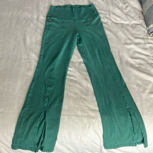 Aritzia TNA flare legging - Size medium